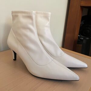 White faux leather ankle boots - brand new, Forever 21, size 7.5